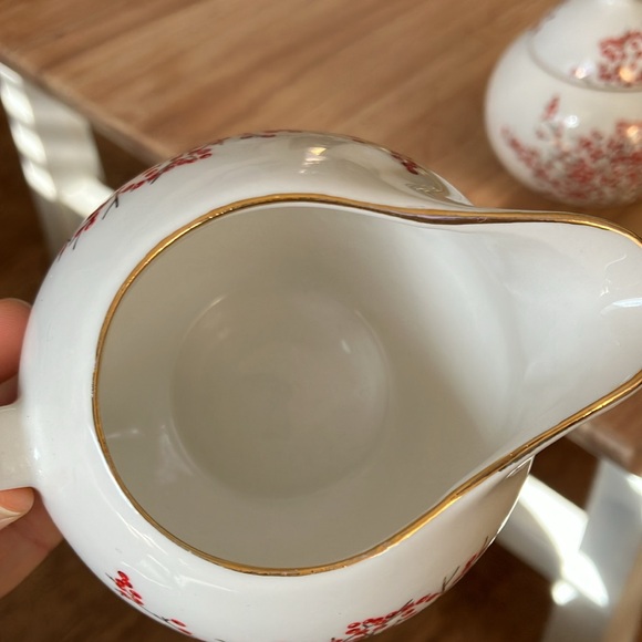 Holiday Nicole Miller red berry sugar and creamer set - Picture 2 of 6